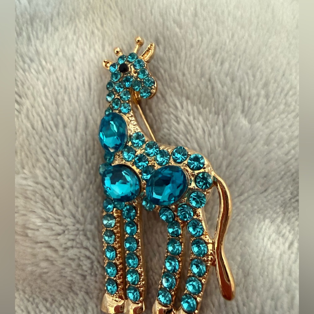 Fun Blingy Blue Rhinestone Giraffe Brooch